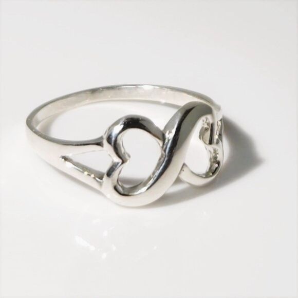 Infinity Hearts Ring in Sterling Silver Size 6 - Picture 1 of 8